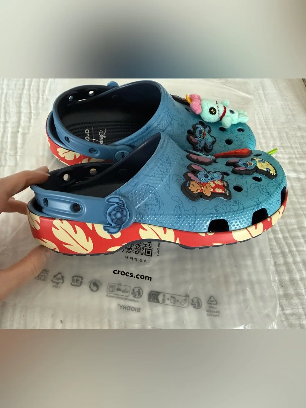 NWT Crocs Kids Disney Lilo & Stitch Classic Clog Size 3 Unisex